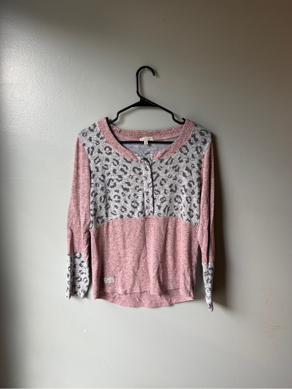 Simply Southern Leopard Colorblock Henley Top Pink Gray Women’s Small
